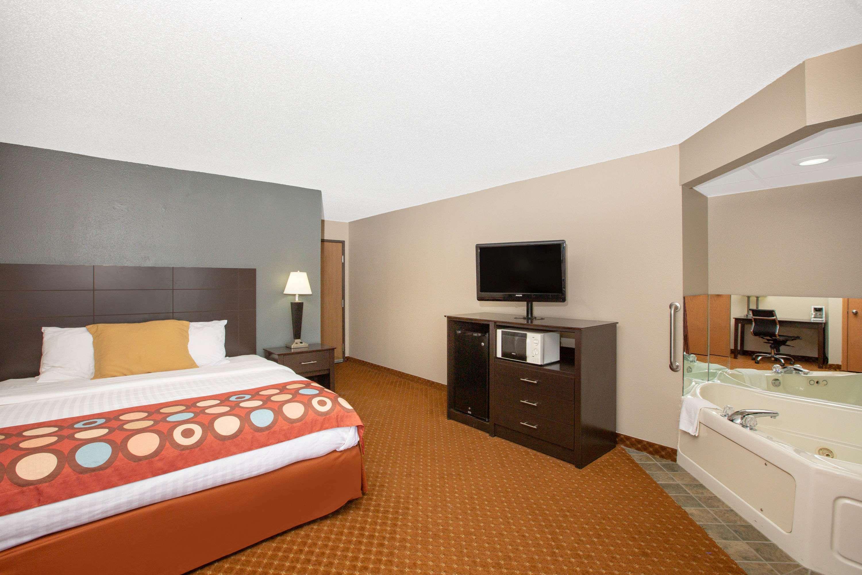 Americinn By Wyndham Coralville Exterior photo
