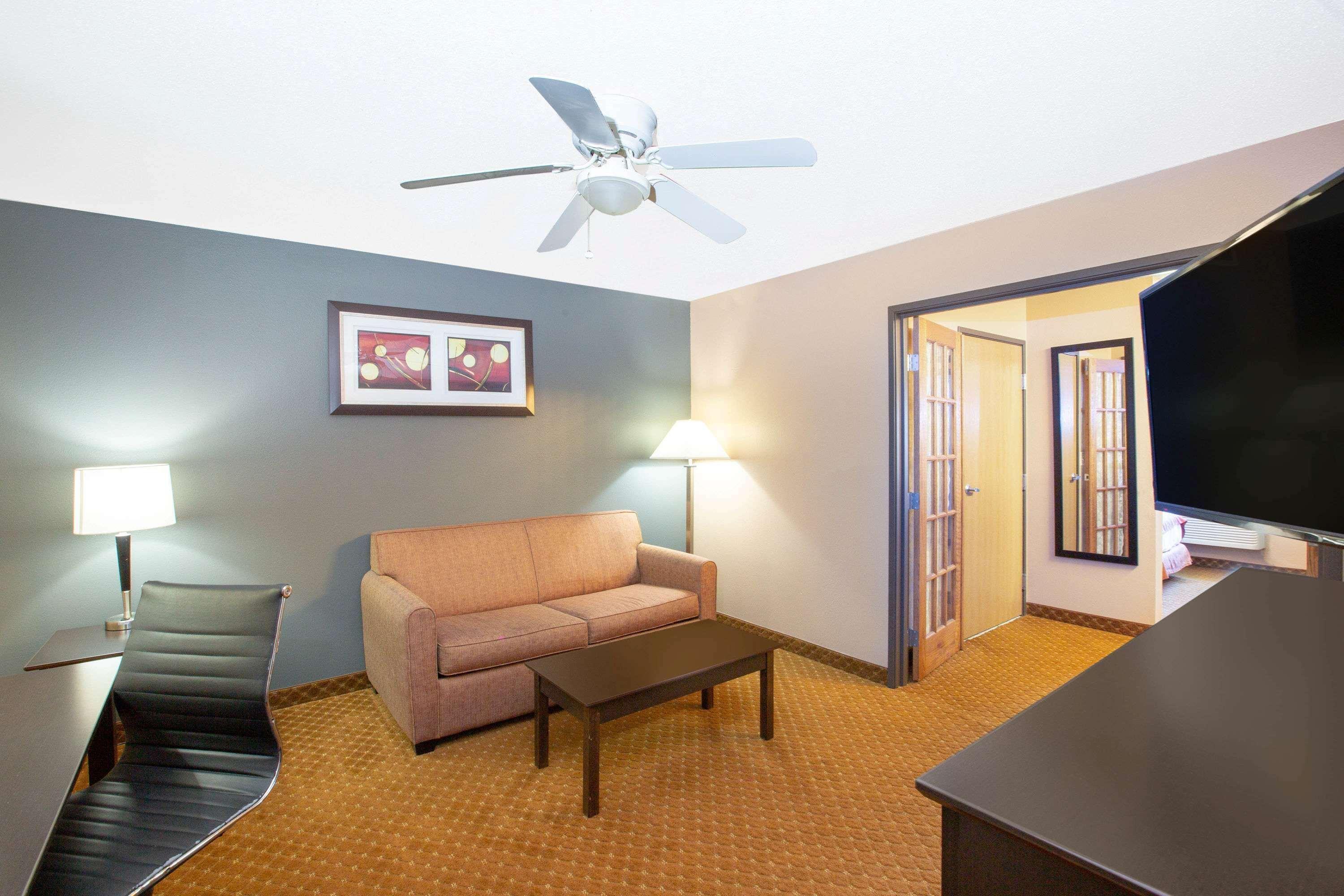 Americinn By Wyndham Coralville Exterior photo