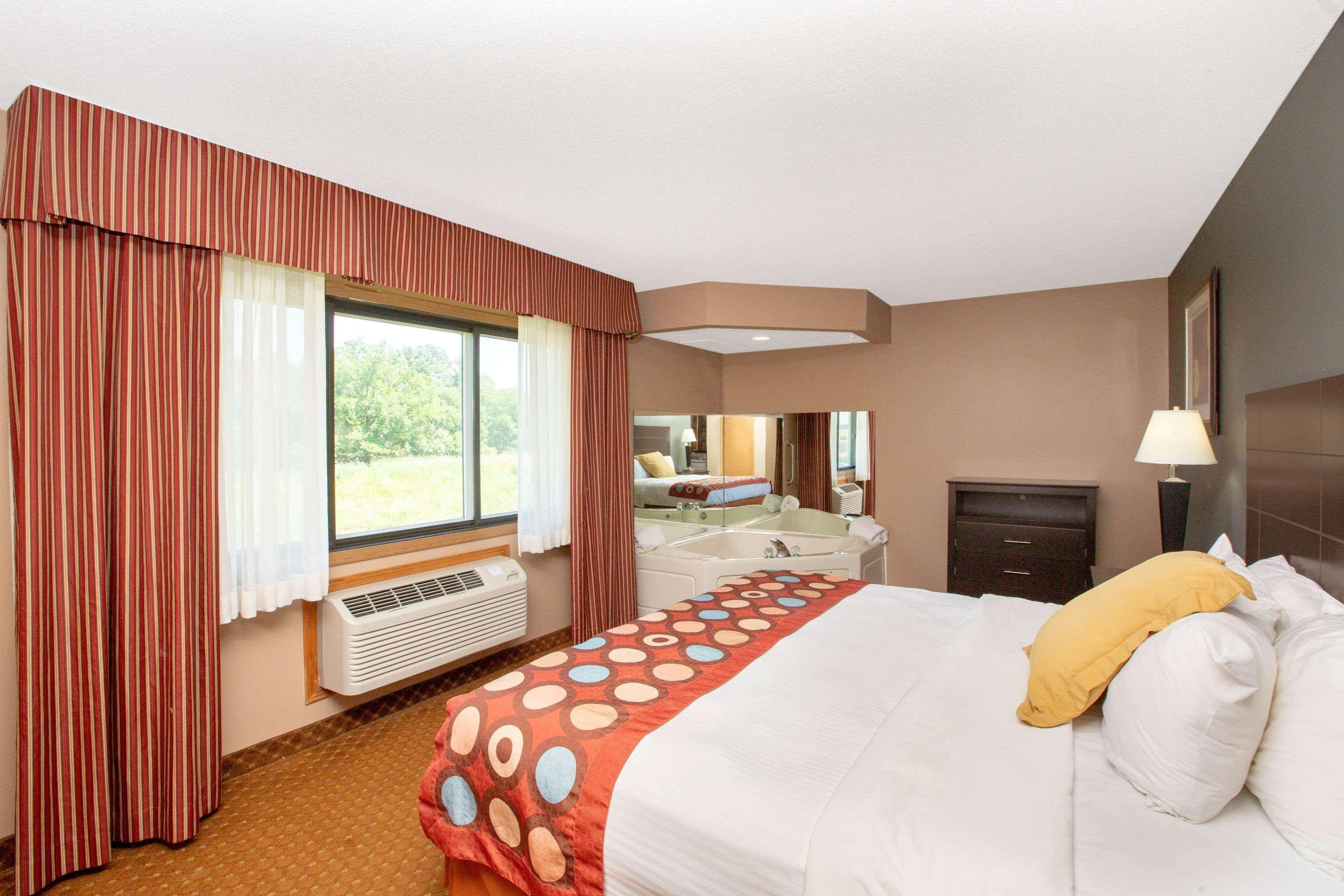 Americinn By Wyndham Coralville Exterior photo
