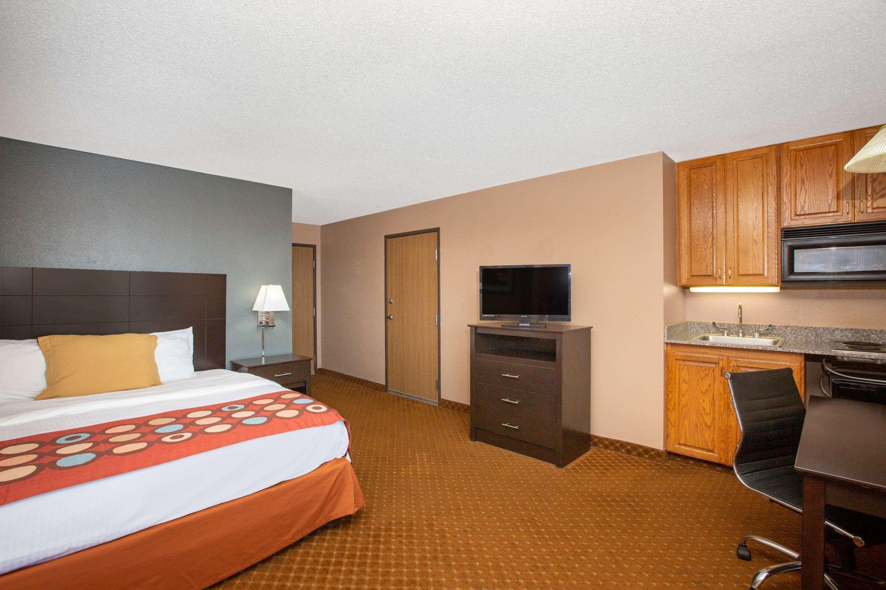 Americinn By Wyndham Coralville Exterior photo