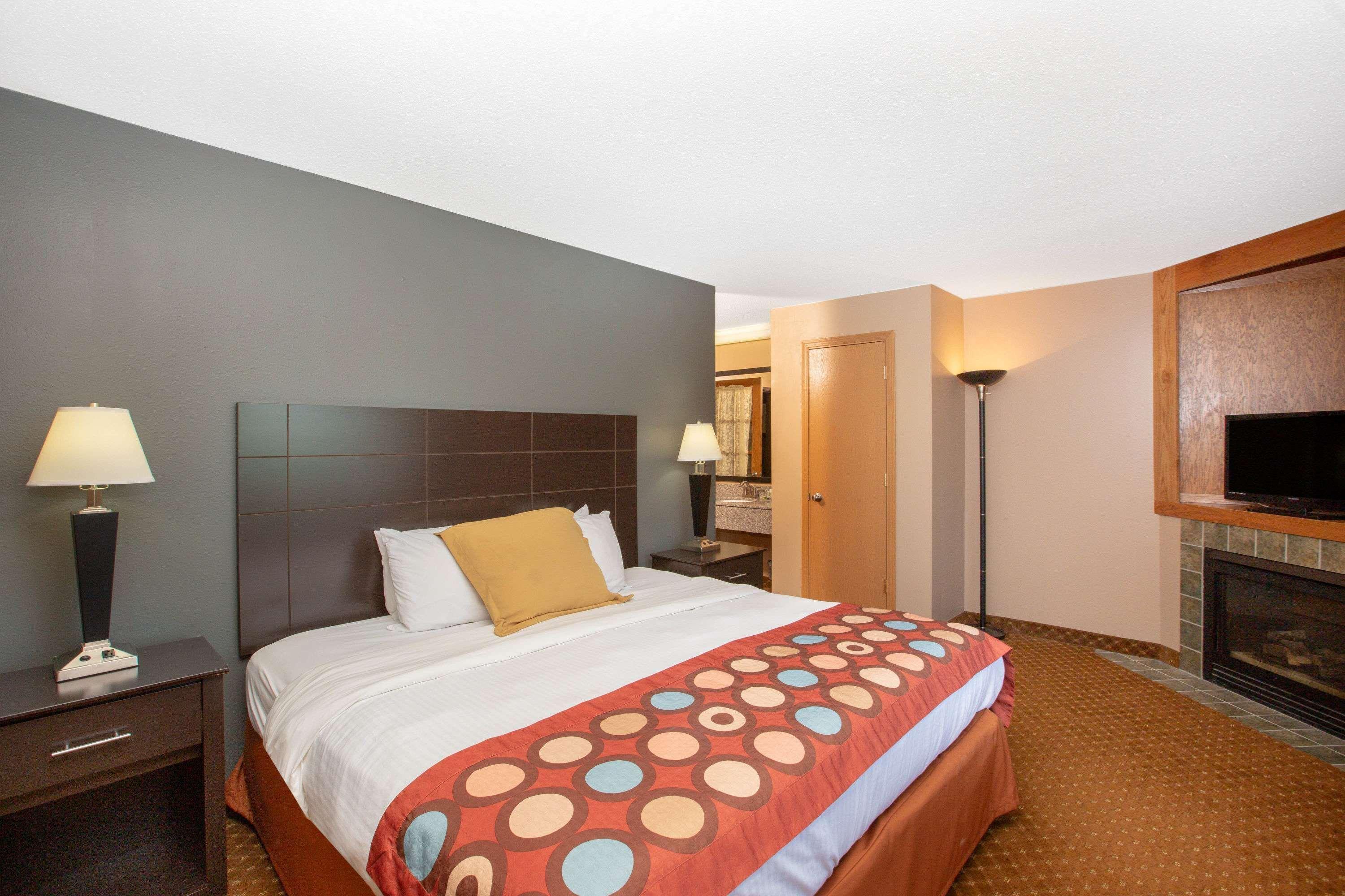 Americinn By Wyndham Coralville Exterior photo