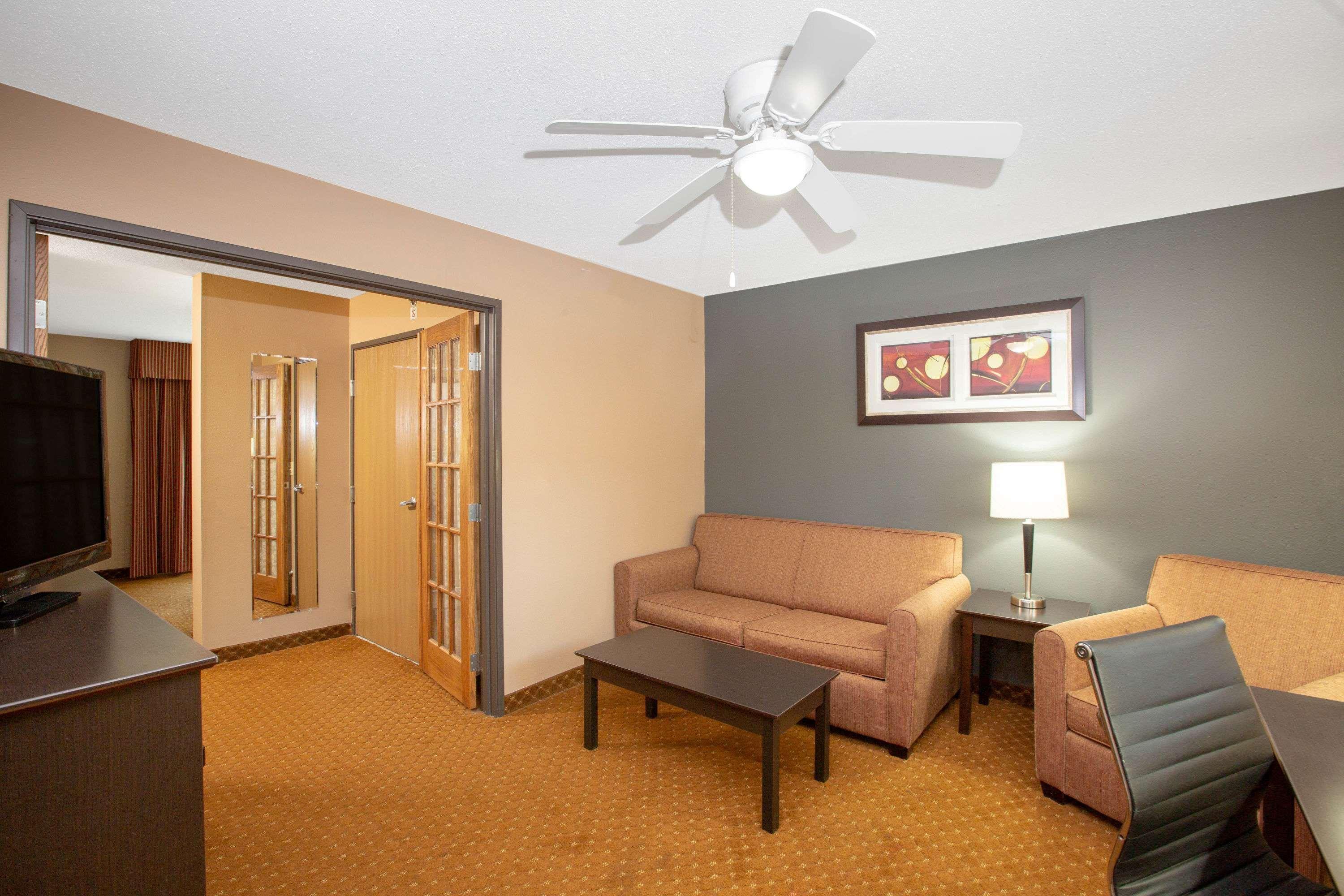 Americinn By Wyndham Coralville Exterior photo