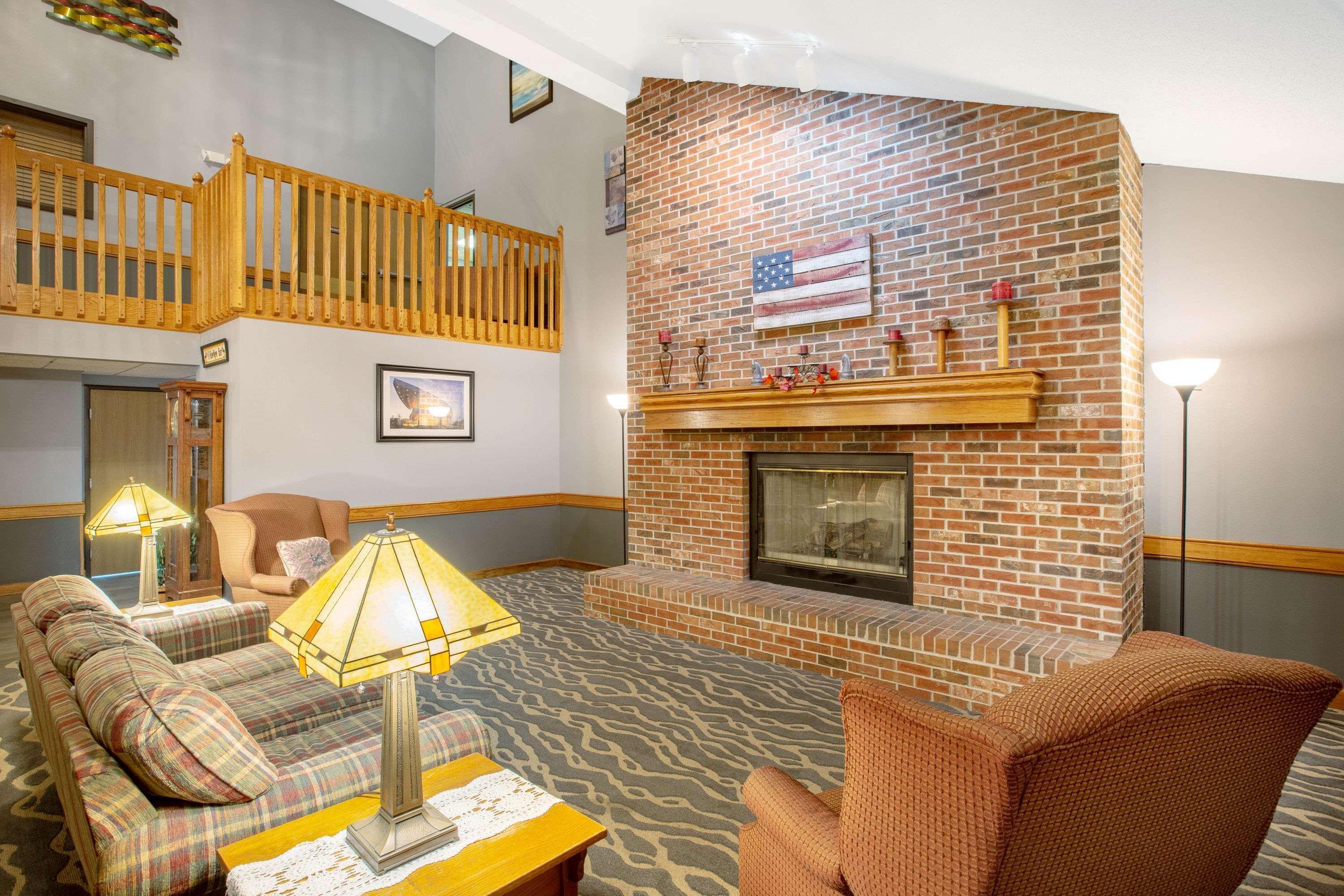 Americinn By Wyndham Coralville Exterior photo