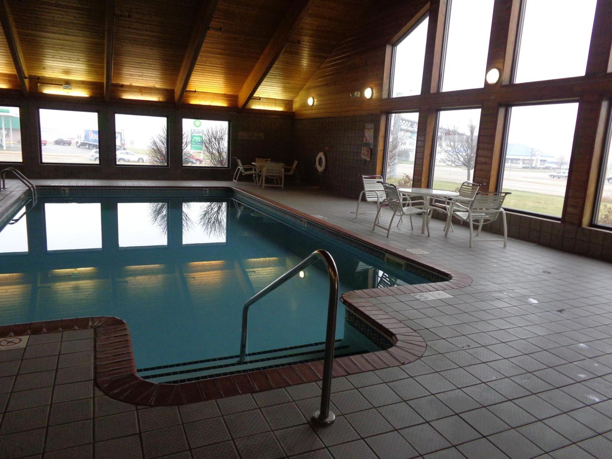 Americinn By Wyndham Coralville Exterior photo
