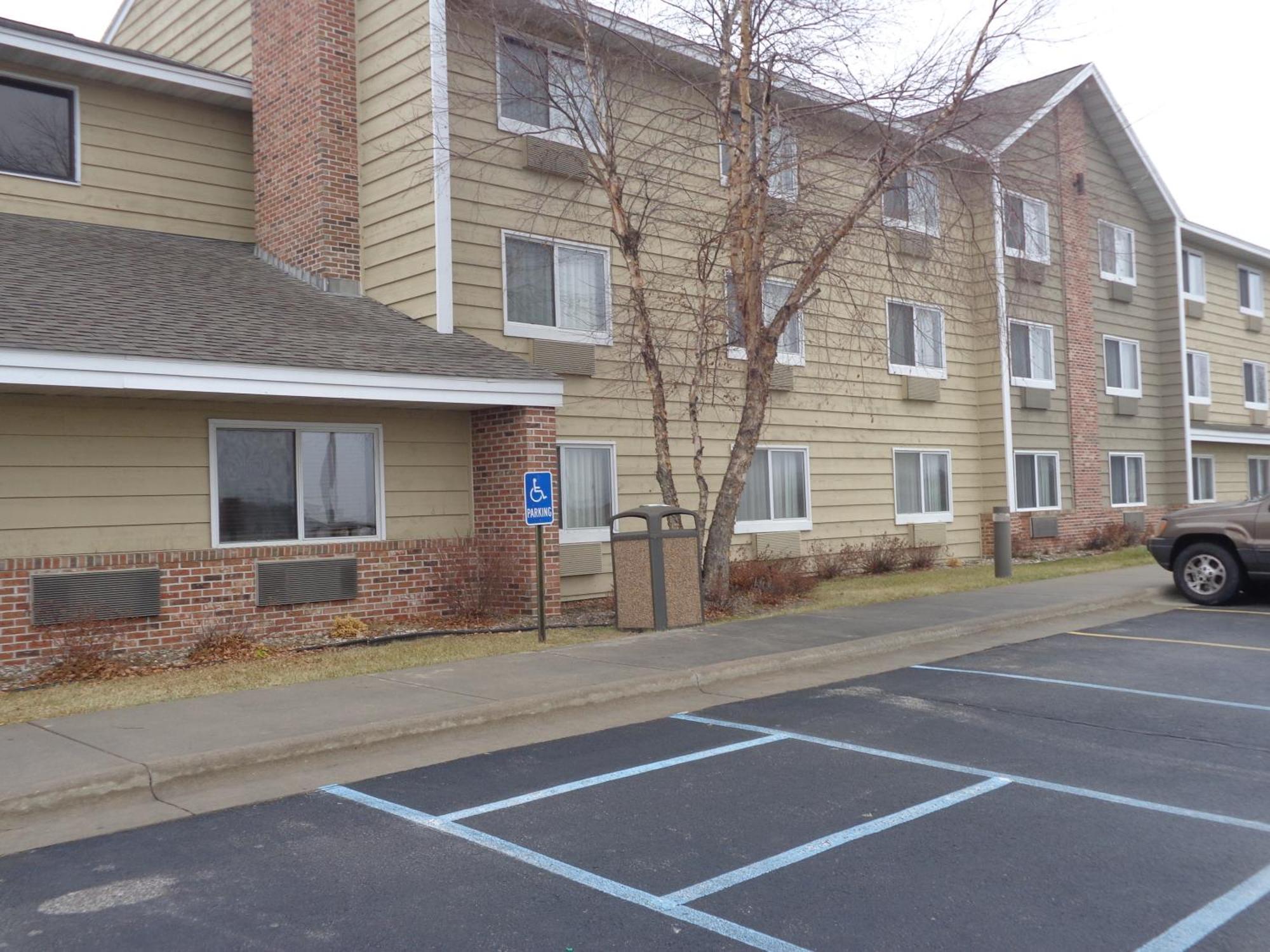 Americinn By Wyndham Coralville Exterior photo