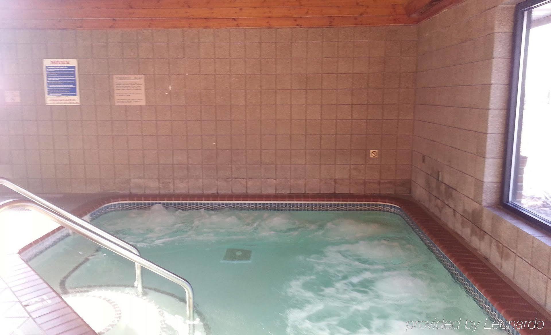 Americinn By Wyndham Coralville Exterior photo