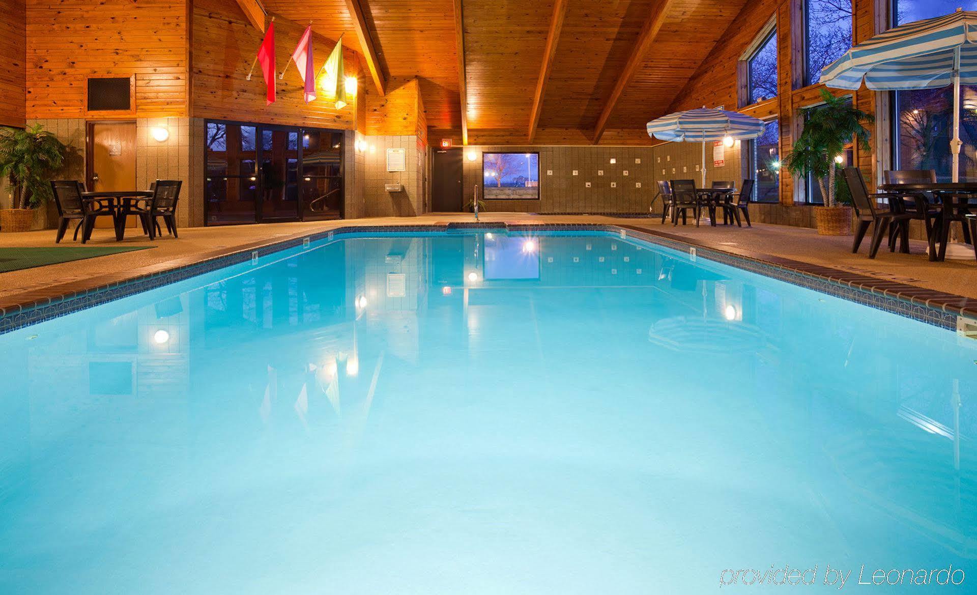 Americinn By Wyndham Coralville Exterior photo