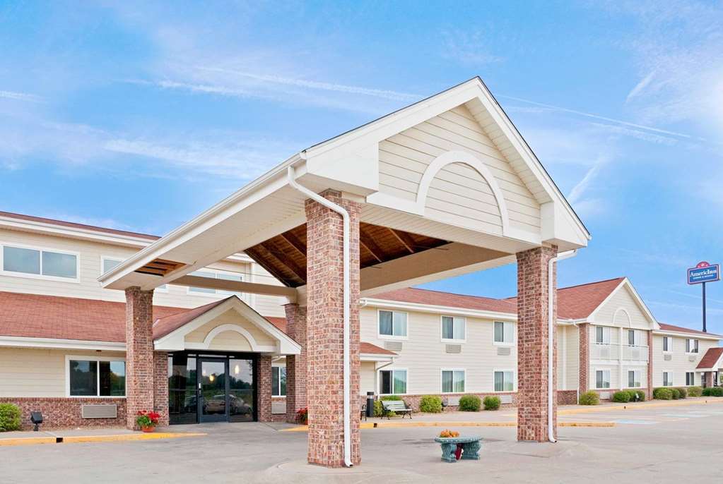 Americinn By Wyndham Coralville Exterior photo
