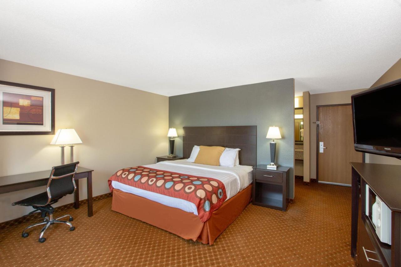 Americinn By Wyndham Coralville Exterior photo